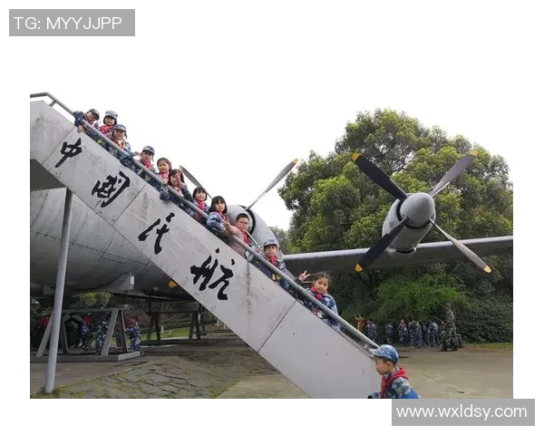 羽毛球场上的传奇人生：吴秀英的奋斗与梦想之旅